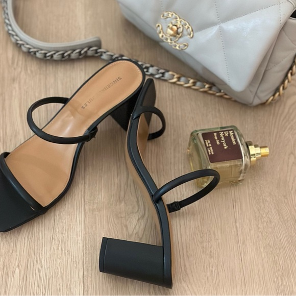 Sincerely Jules - Black Strappy Block 3 Inch Heel Sandals ✨🖤 - Picture 7 of 14